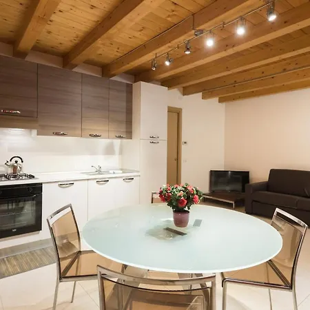 Dimora San Zeno 7 With 4 Sleeps Apartamento