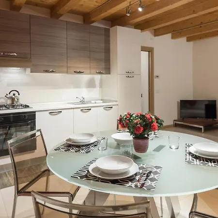 Dimora San Zeno 7 With 4 Sleeps Apartamento