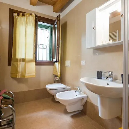 Dimora San Zeno 7 With 4 Sleeps